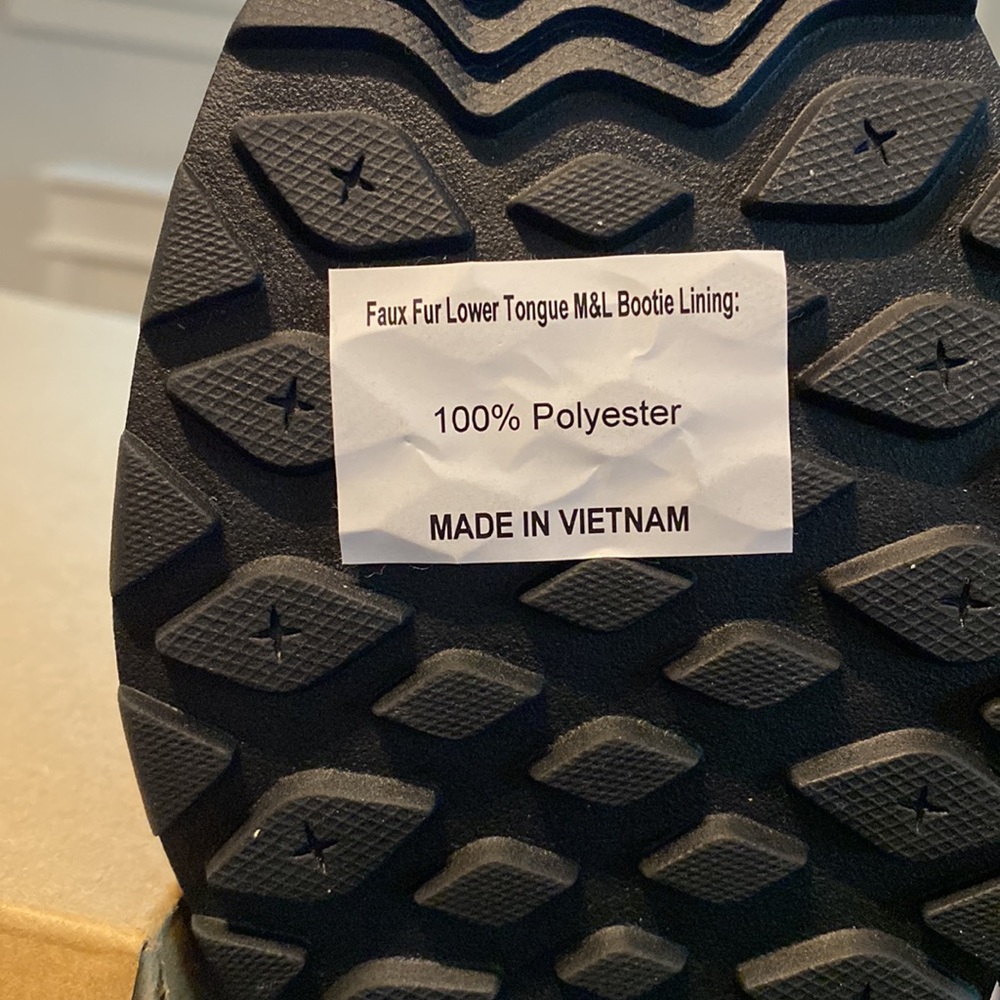 NIB UGG Water Proof Boots w/Faux Fur - Size 7.5 - Picture 11 of 14